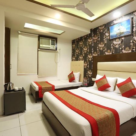 Hotel Qualia Suites At Delhi Airport Nova Deli Exterior foto
