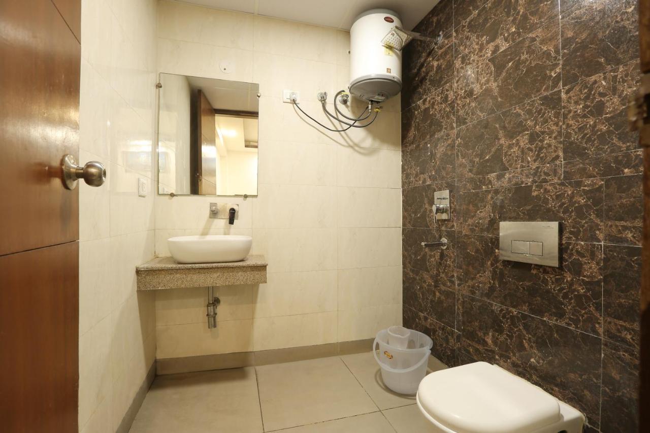 Hotel Qualia Suites At Delhi Airport Nova Deli Exterior foto