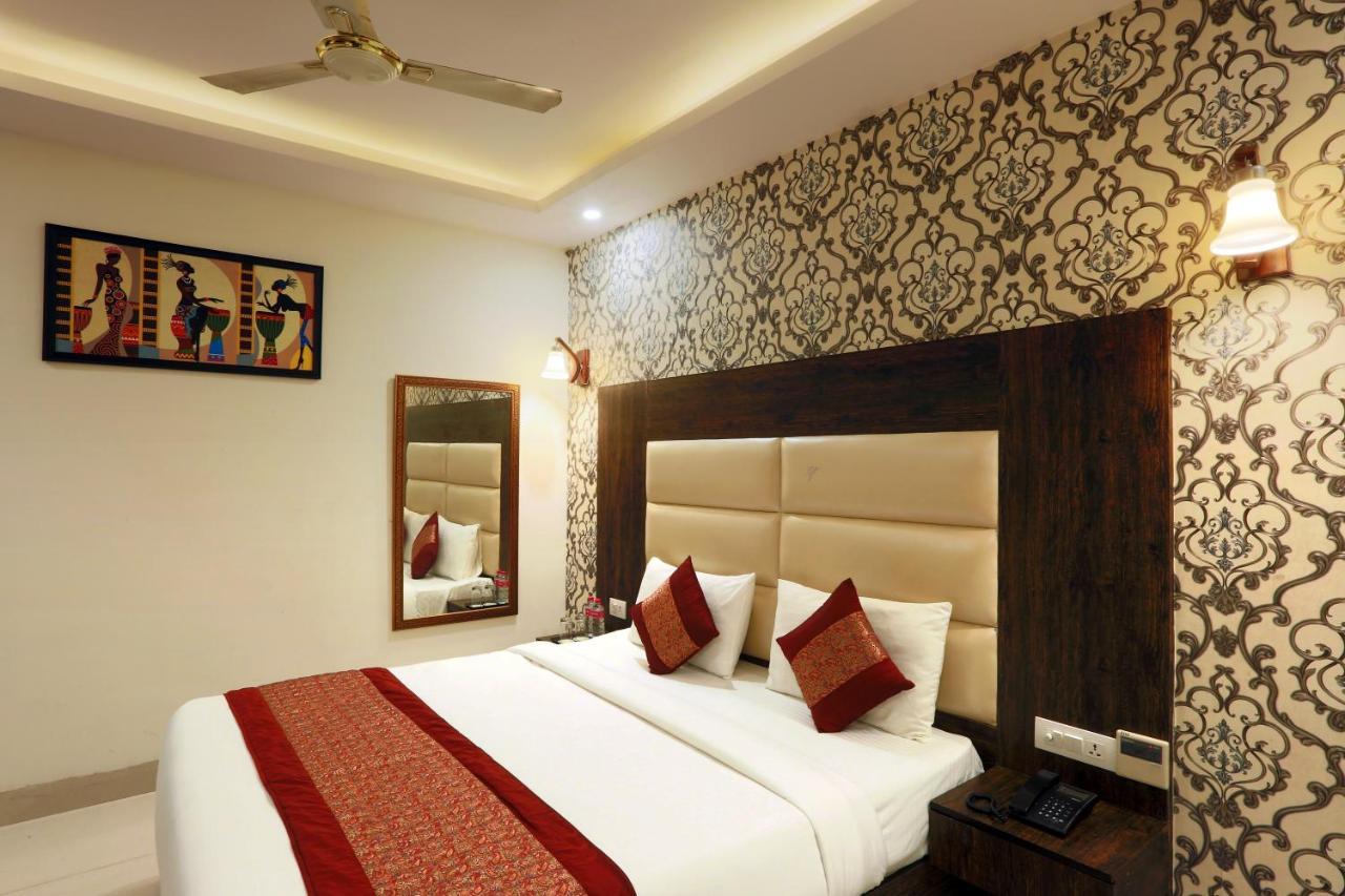 Hotel Qualia Suites At Delhi Airport Nova Deli Exterior foto